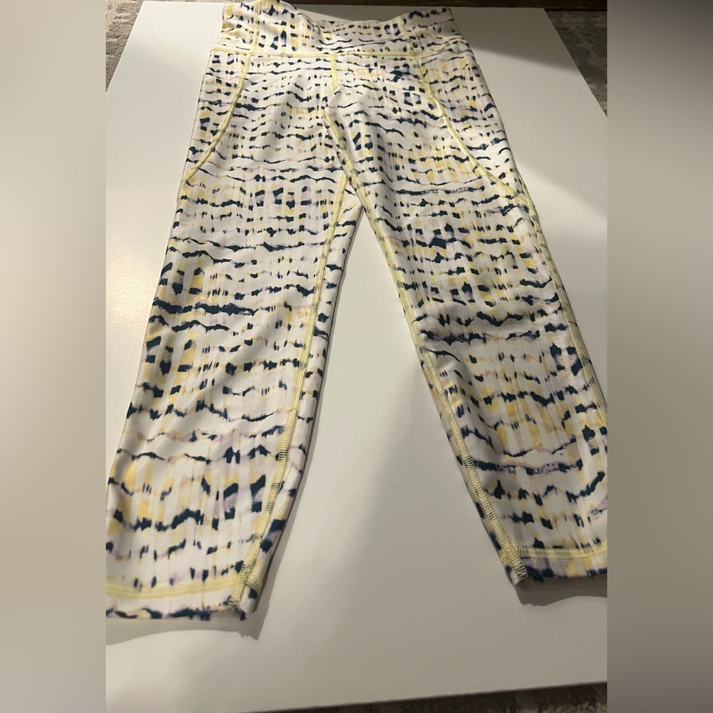 GAP Fit Patterned Capris with Blackout technology